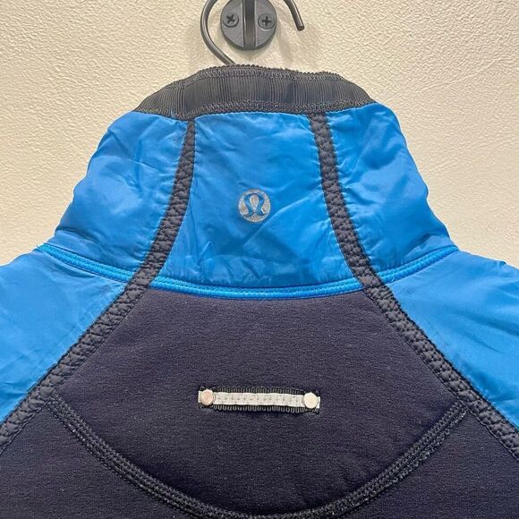 Lululemon Run Bundle Up Jacket Beaming Blue/Black - Size: 4 - Picture 11 of 12